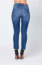 Load image into Gallery viewer, O-CROP' HIGHWAIST JEANS
