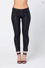 Load image into Gallery viewer, O-KITE&#39; COATED BIKER JEANS
